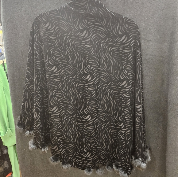 Fur trim cape - one size - Picture 2 of 5